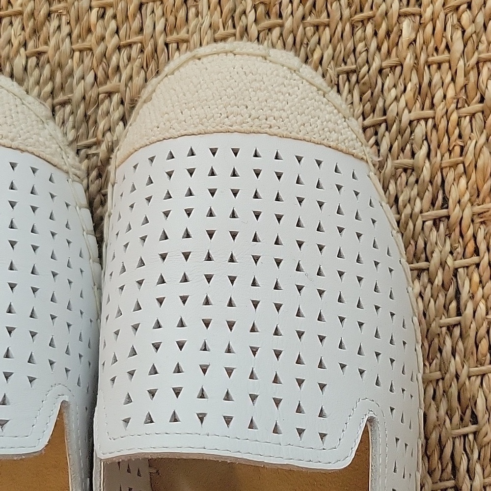 BELA VITA white slip-on platform espidrilles w/die cut triangles.  Size is 7.5 W - Picture 3 of 10